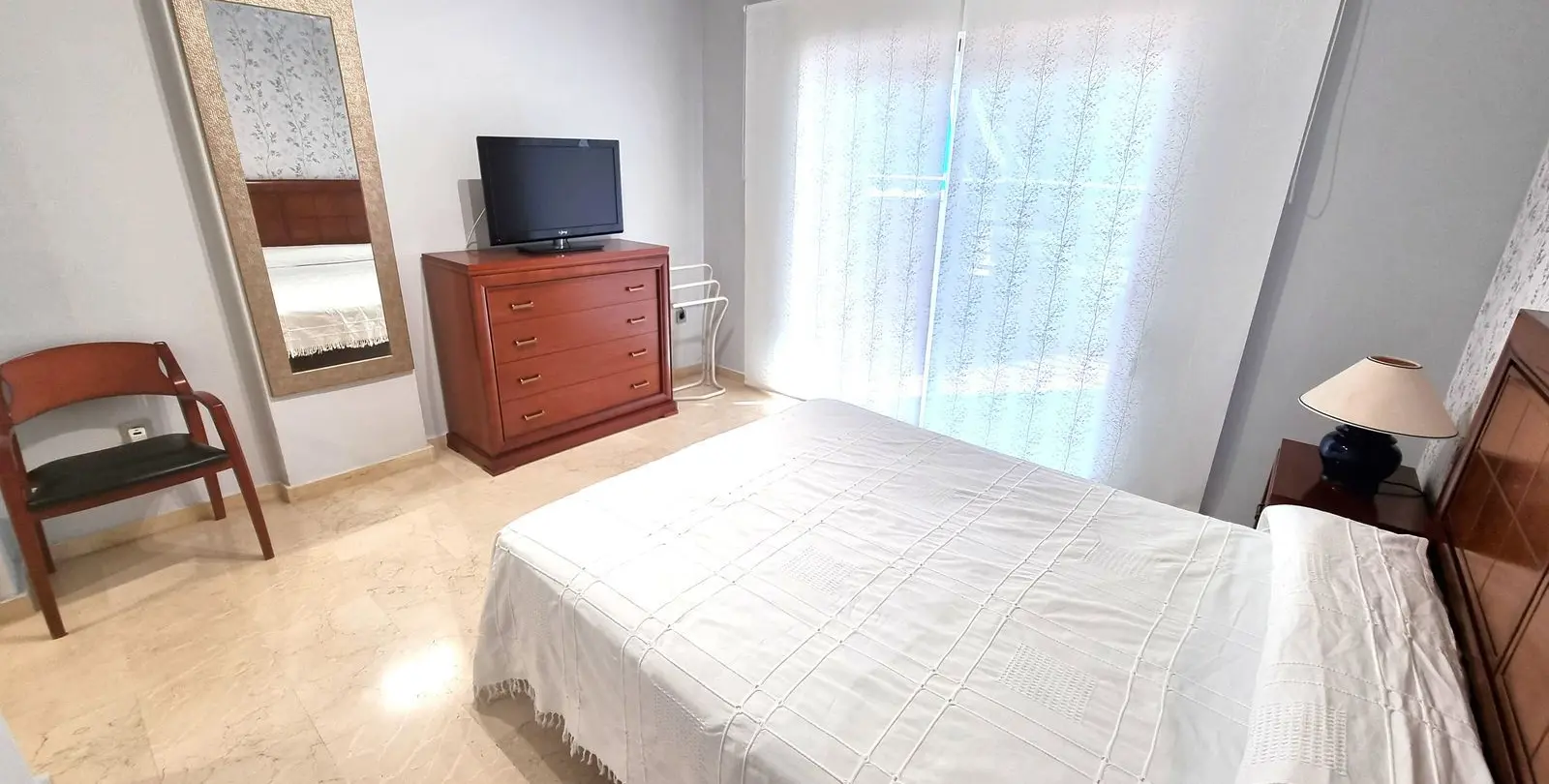 Sale of middle floor apartment in Puerto Banús 15