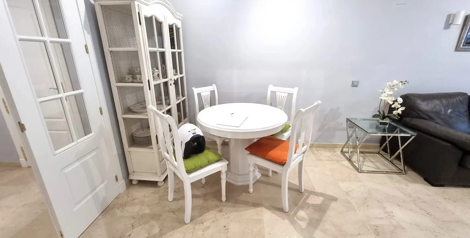Sale of middle floor apartment in Puerto Banús 17