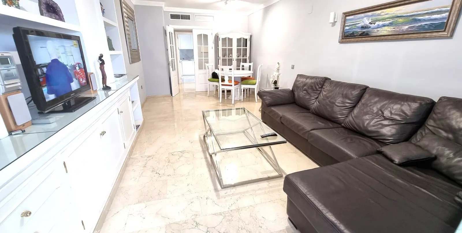 Sale of middle floor apartment in Puerto Banús 18