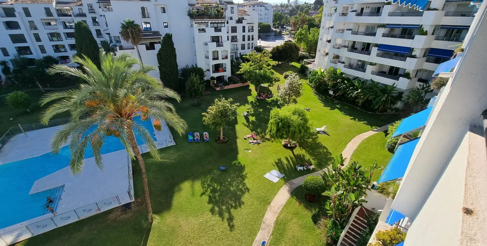 Sale of middle floor apartment in Puerto Banús 19