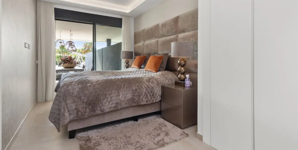 Venta de apartamento en planta baja en Estepona 20
