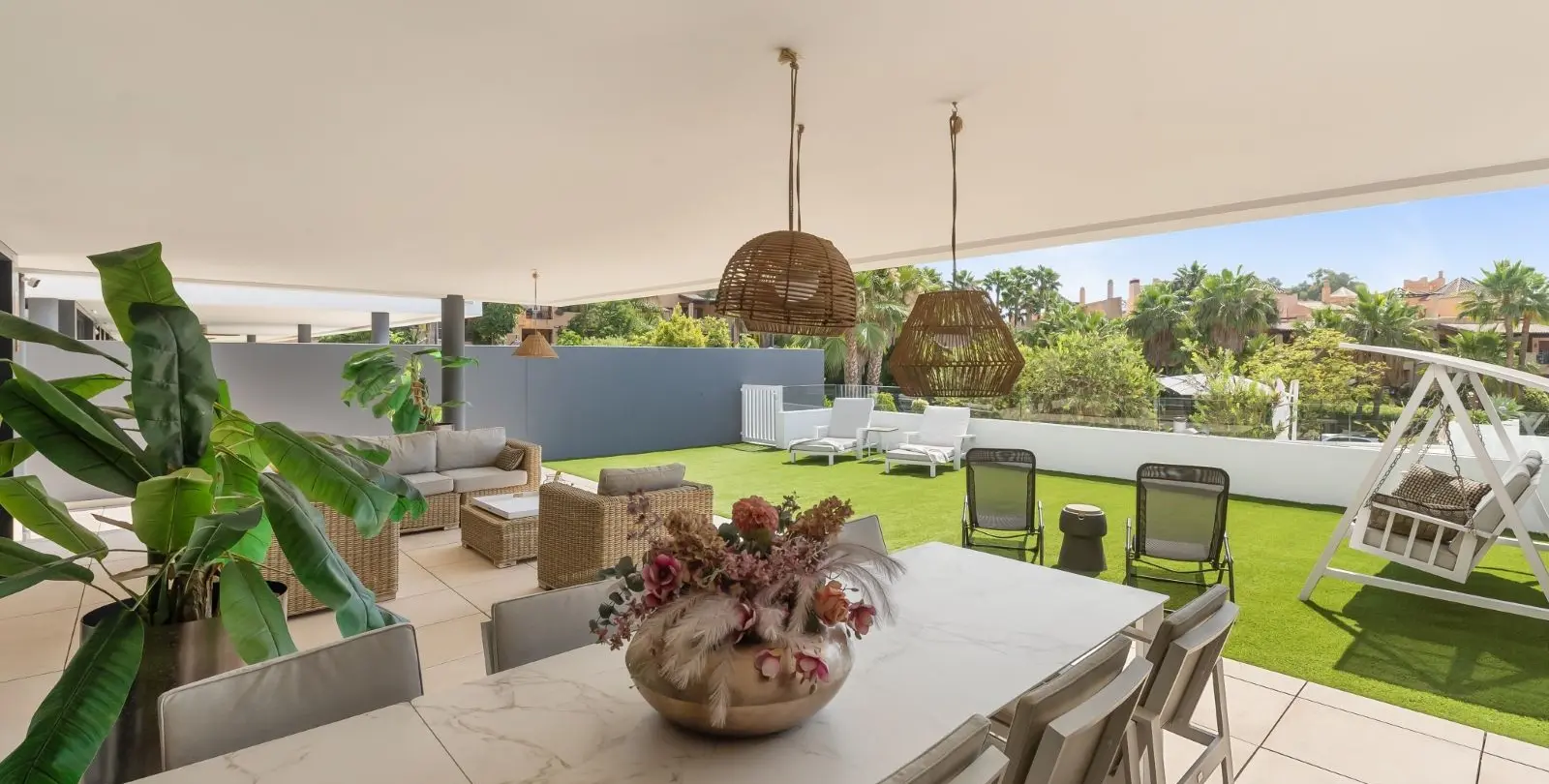 Sale of ground floor apartment in Estepona 1