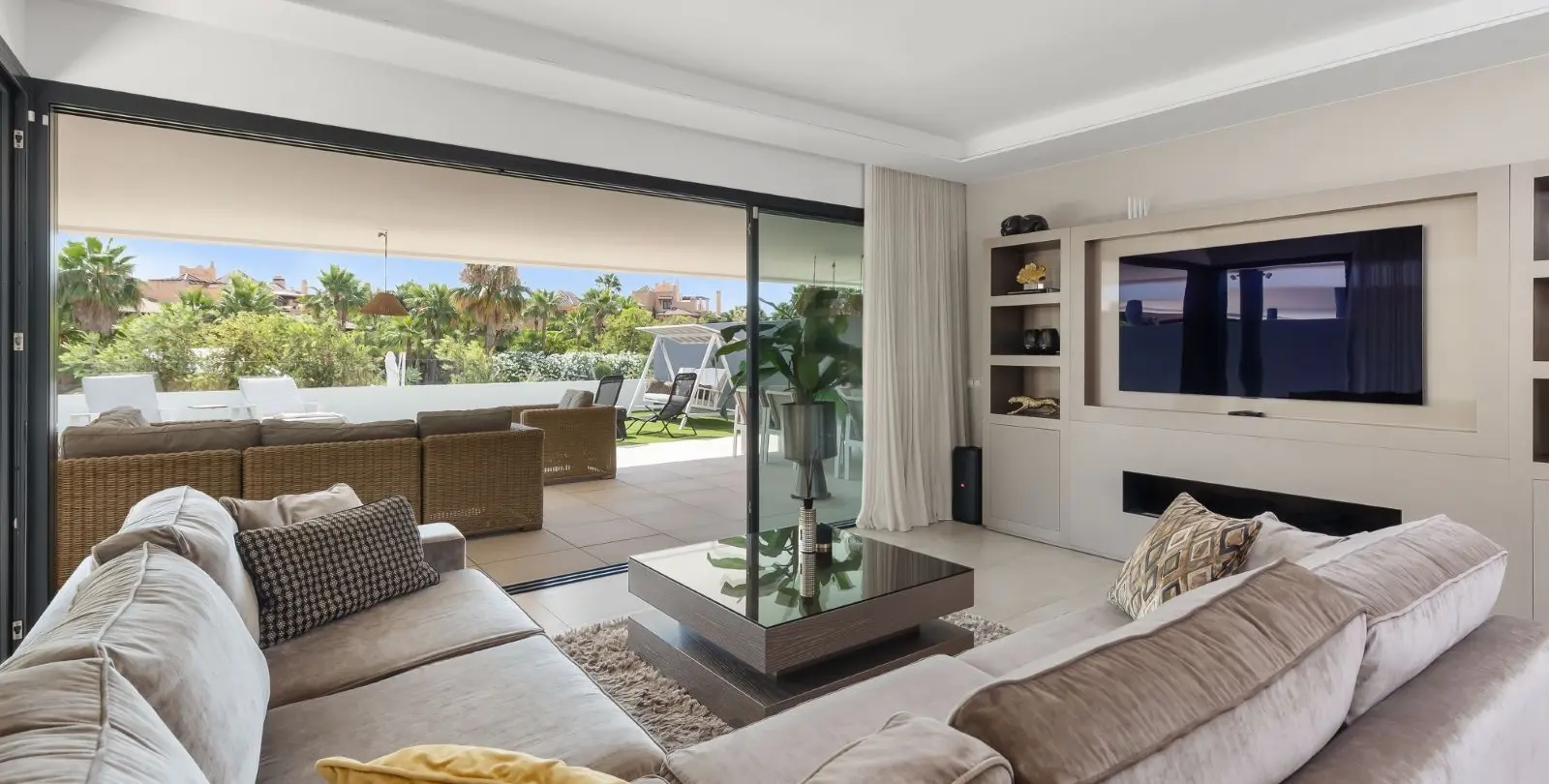 Sale of ground floor apartment in Estepona 3