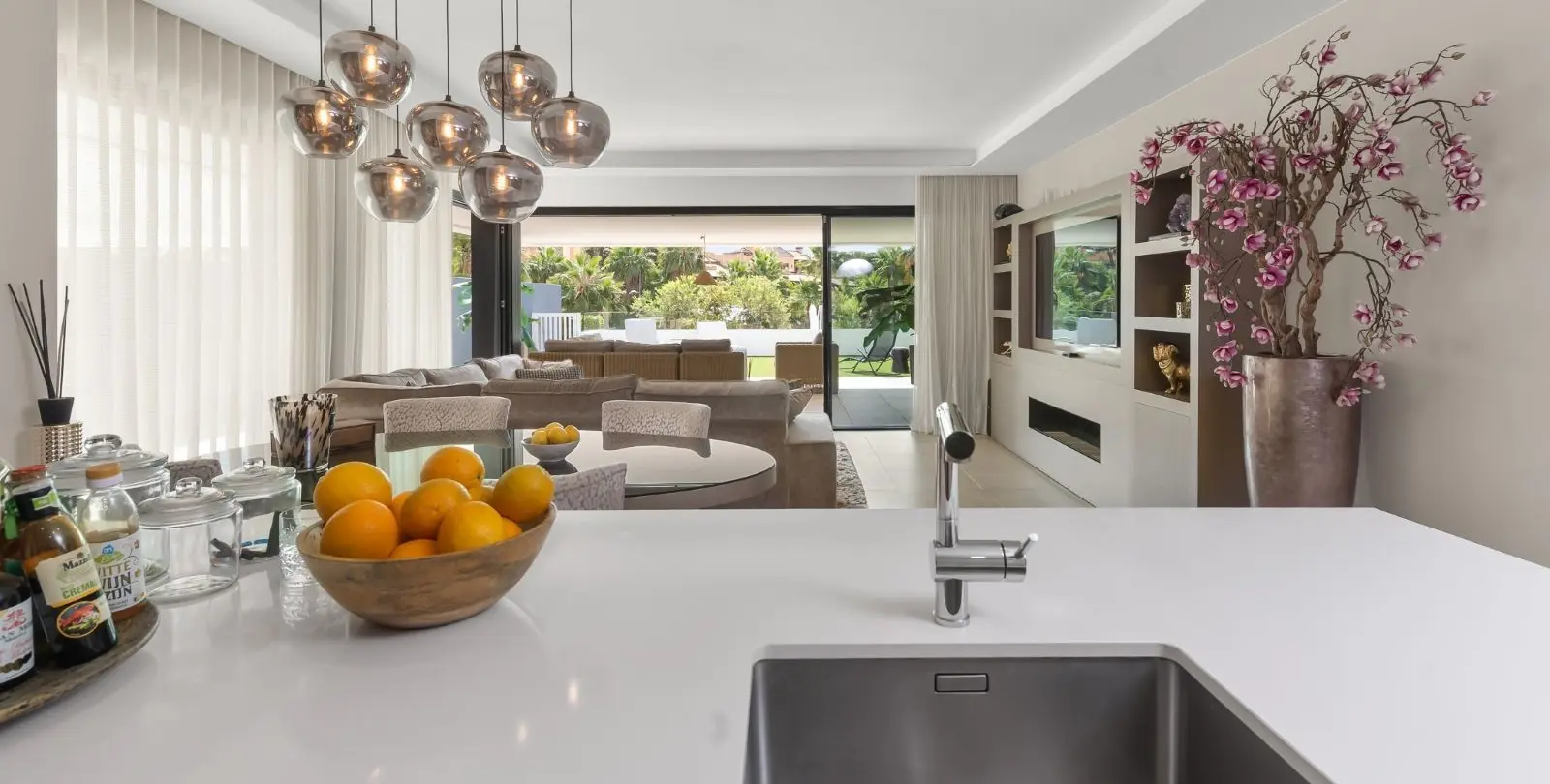 Sale of ground floor apartment in Estepona 4
