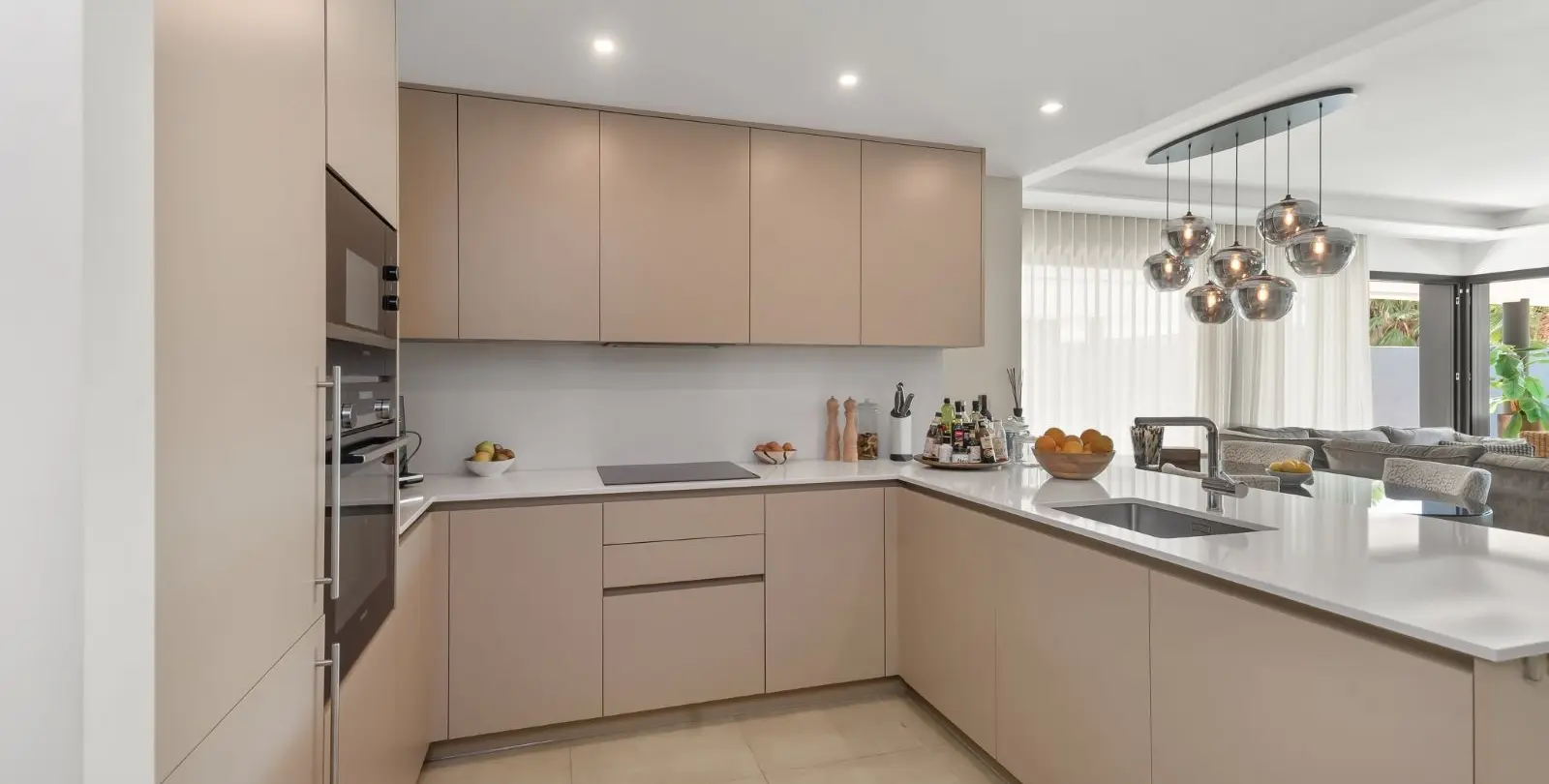 Sale of ground floor apartment in Estepona 12