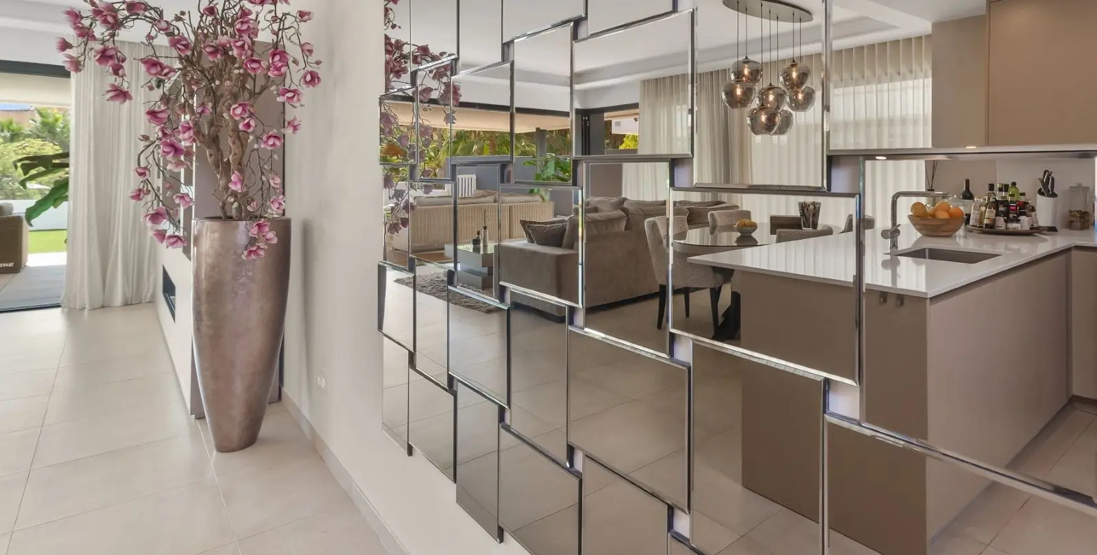Sale of ground floor apartment in Estepona 13