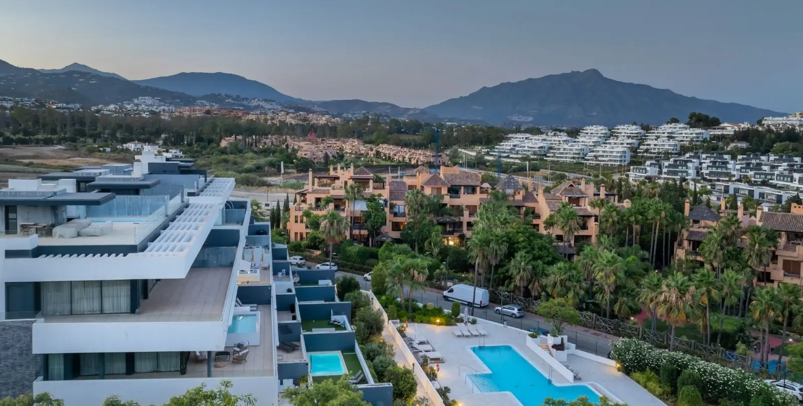 Sale of ground floor apartment in Estepona 18