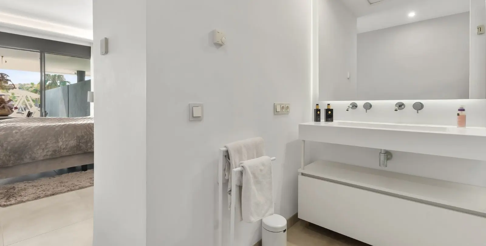 Sale of ground floor apartment in Estepona 21