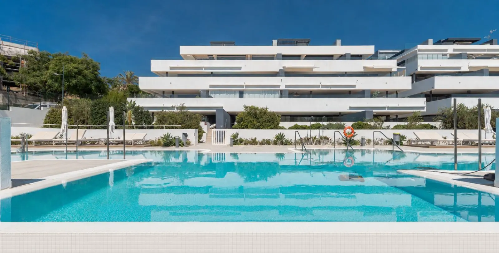 Sale of ground floor apartment in Estepona 26