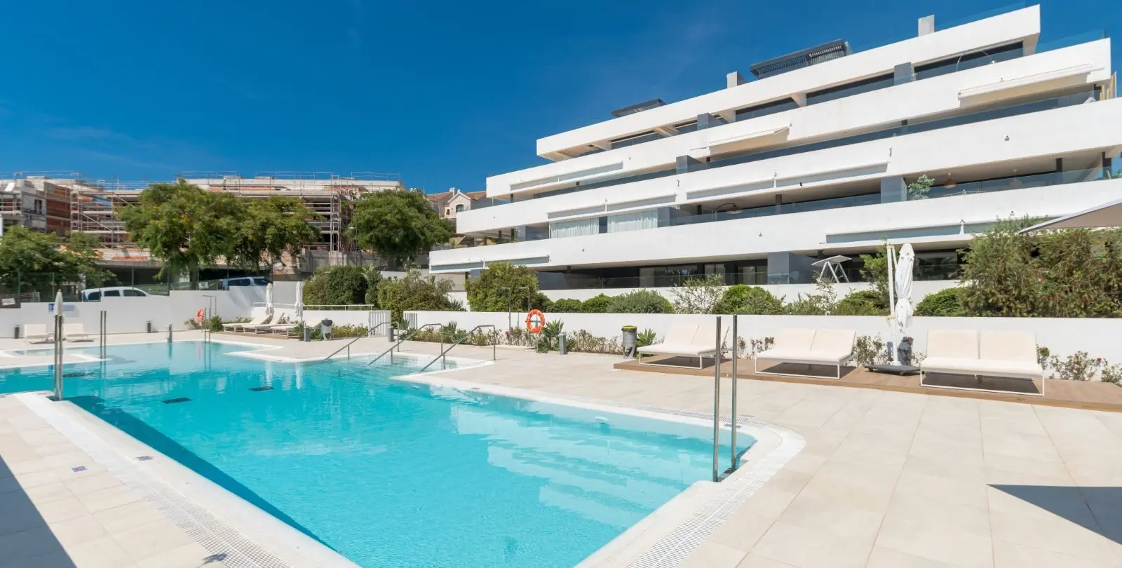 Sale of ground floor apartment in Estepona 32