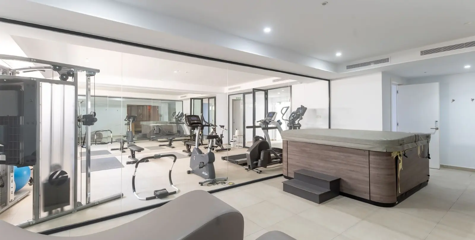 Sale of ground floor apartment in Estepona 35