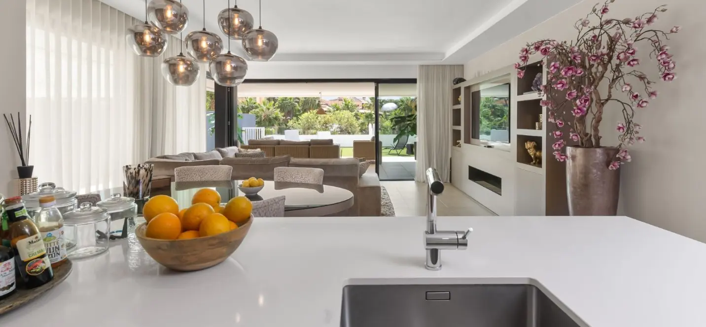 Venta de apartamento en planta baja en Estepona 3