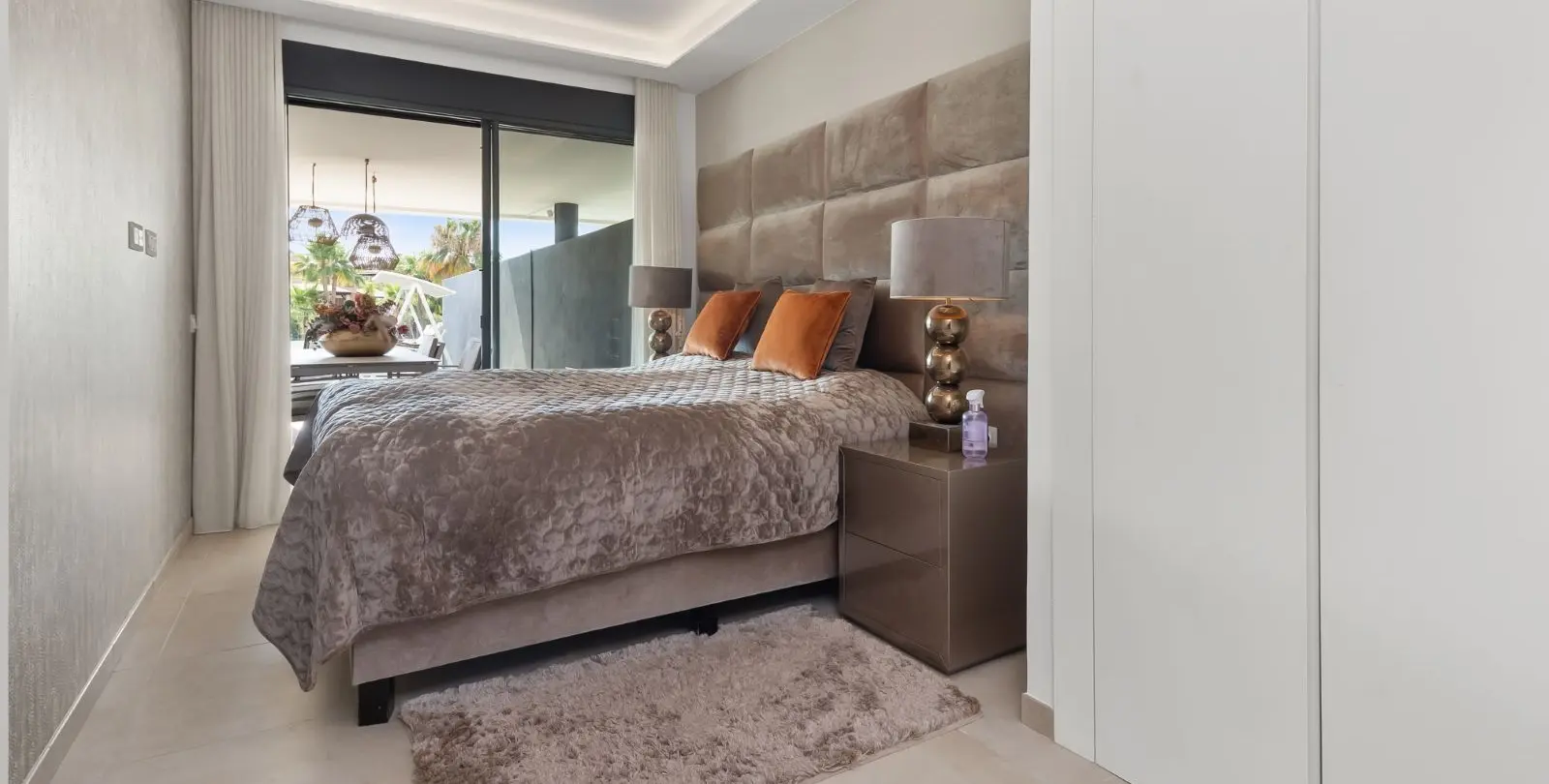 Venta de apartamento en planta baja en Estepona 20