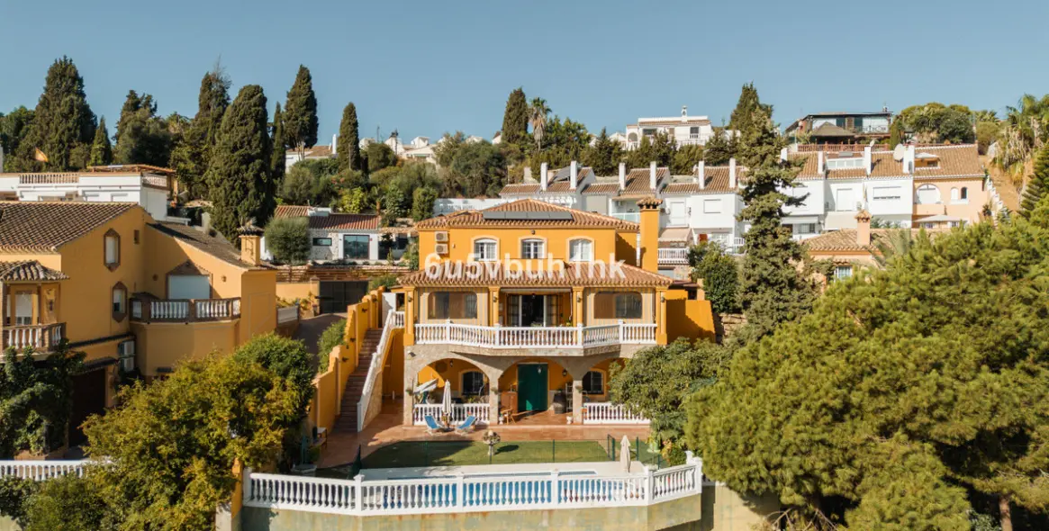 Venta de villa independiente en El Coto 1