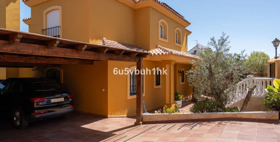 Venta de villa independiente en El Coto 5