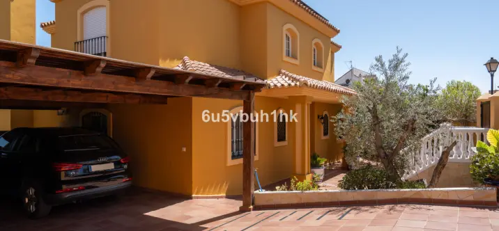Venta de villa independiente en El Coto 4