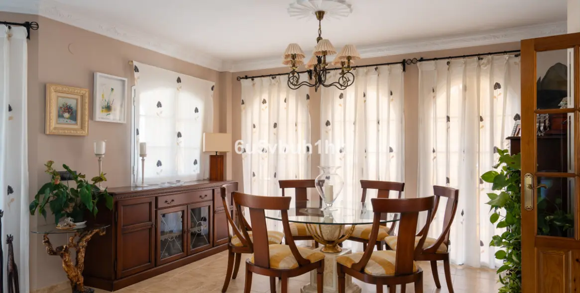Venta de villa independiente en El Coto 13