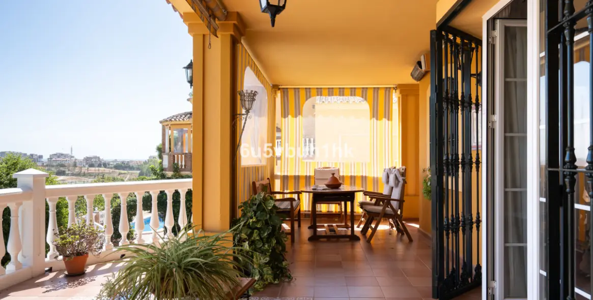 Venta de villa independiente en El Coto 16