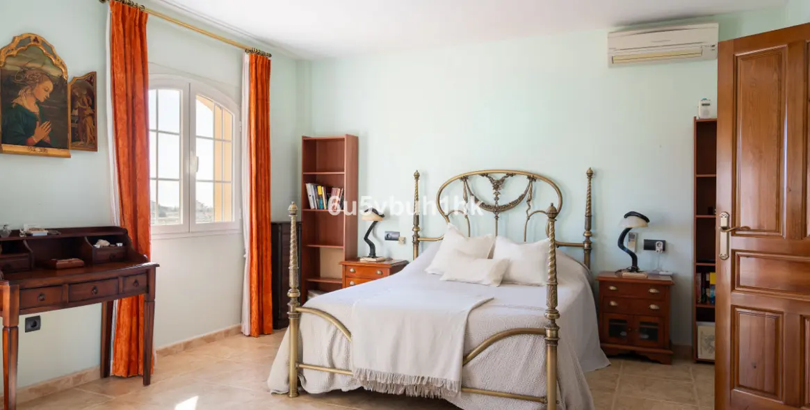 Venta de villa independiente en El Coto 21