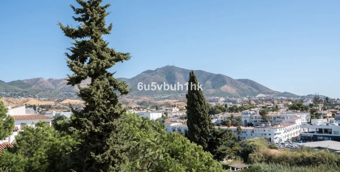 Venta de villa independiente en El Coto 24