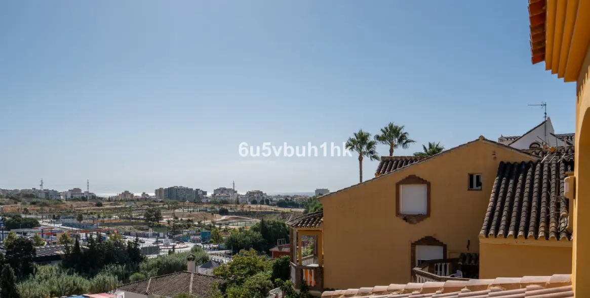 Venta de villa independiente en El Coto 25