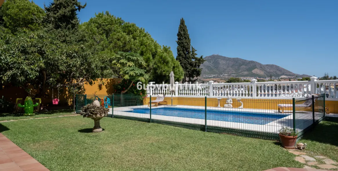 Venta de villa independiente en El Coto 56