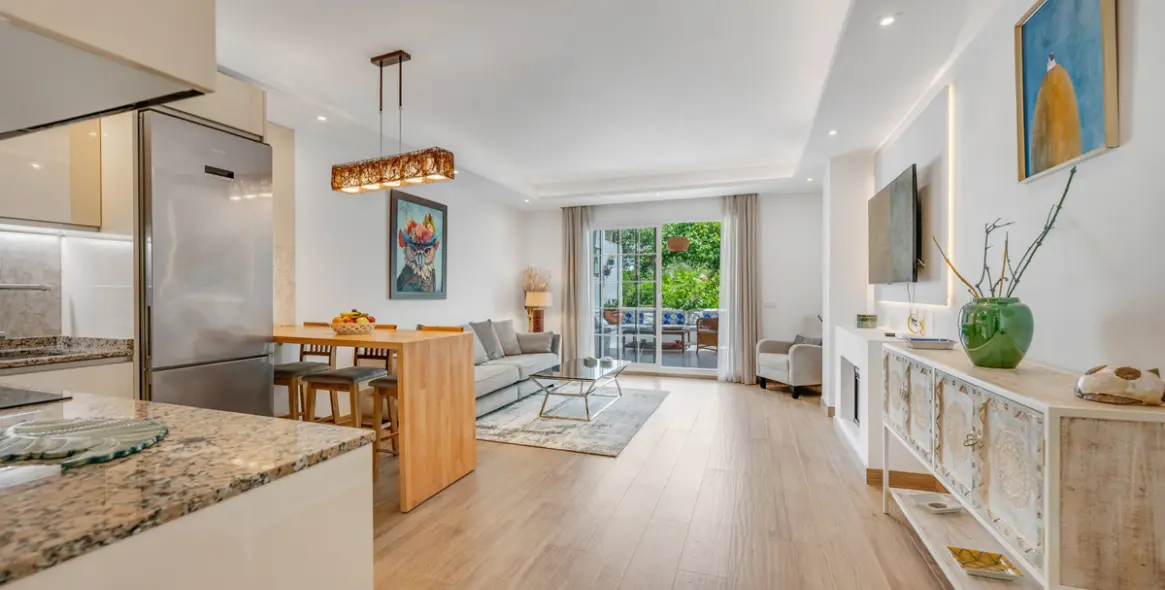 Venta de apartamento en planta baja en The Golden Mile 9