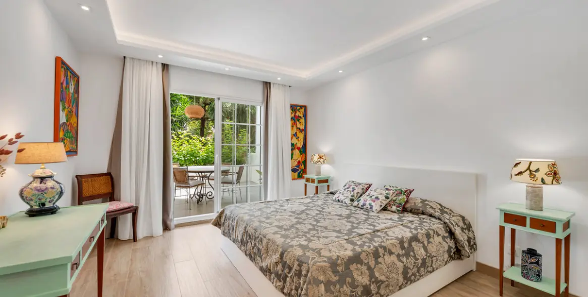 Venta de apartamento en planta baja en The Golden Mile 16