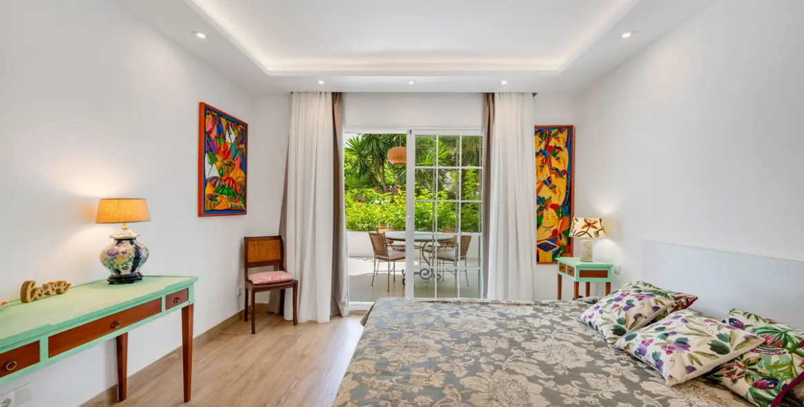 Venta de apartamento en planta baja en The Golden Mile 17