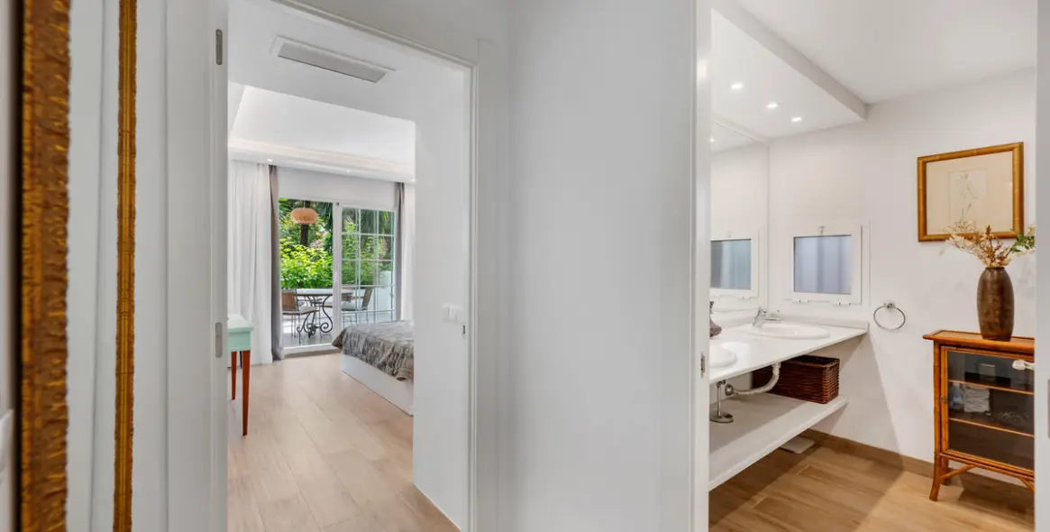 Venta de apartamento en planta baja en The Golden Mile 20