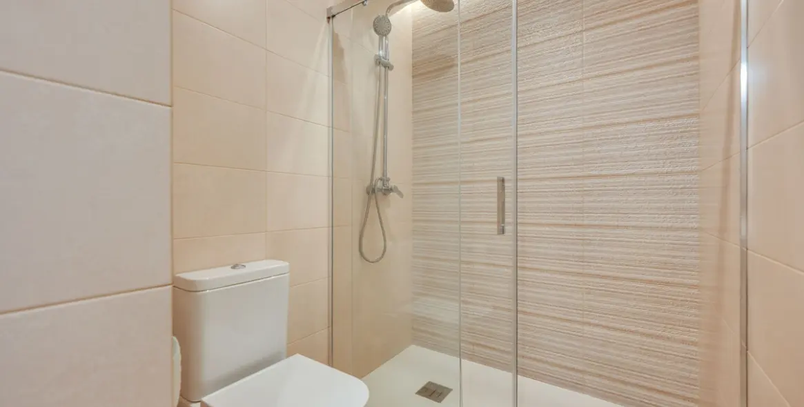 Venta de apartamento en planta baja en The Golden Mile 26