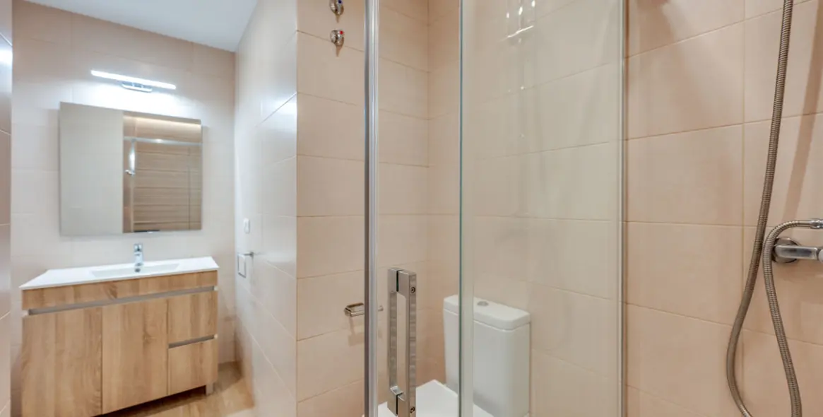 Venta de apartamento en planta baja en The Golden Mile 28