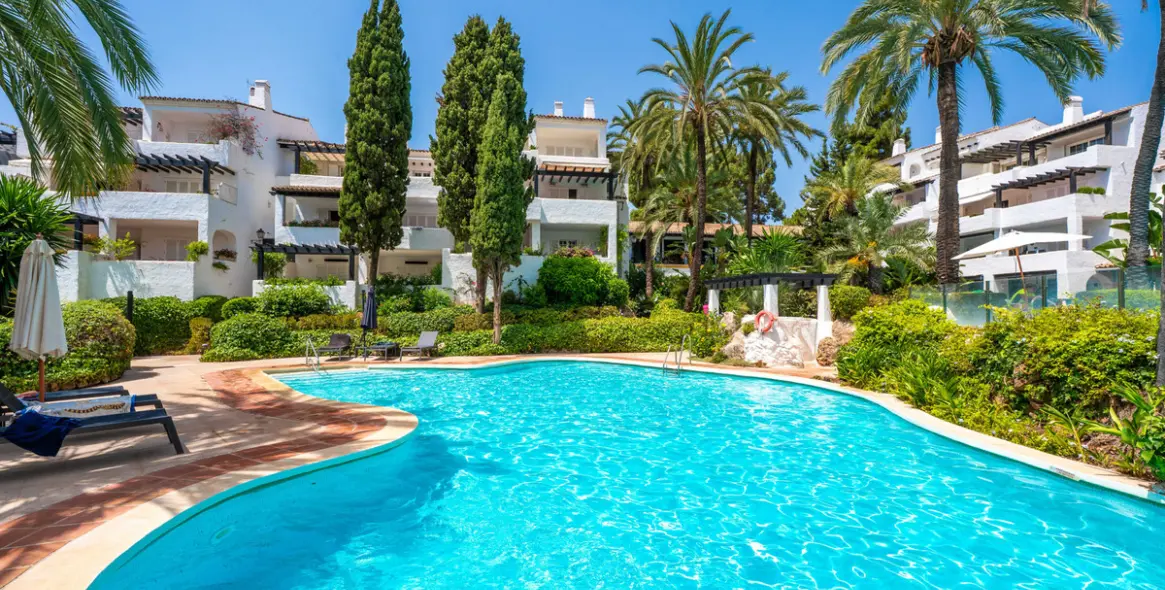 Venta de apartamento en planta baja en The Golden Mile 40