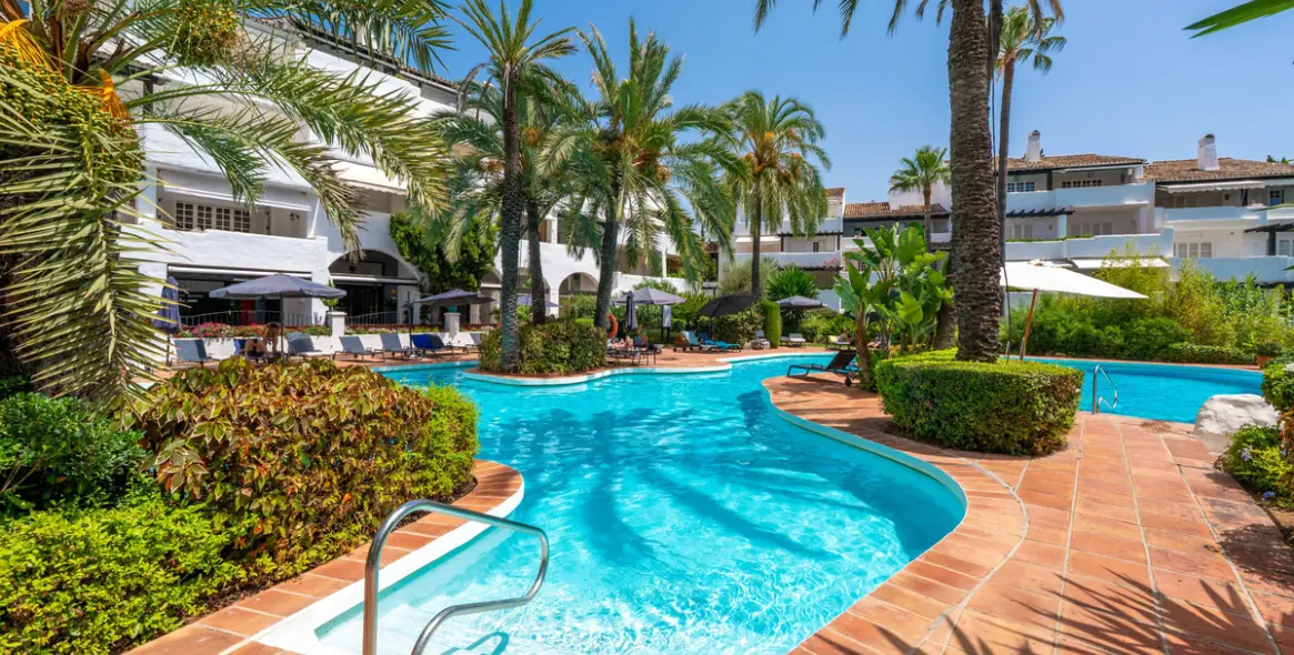Venta de apartamento en planta baja en The Golden Mile 42