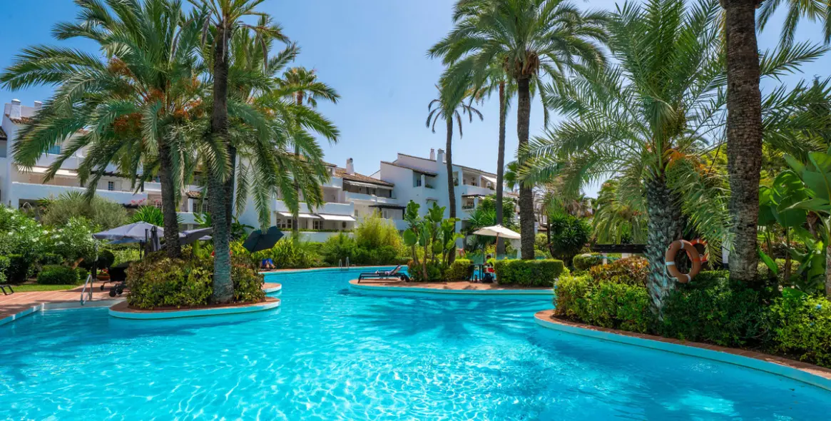 Venta de apartamento en planta baja en The Golden Mile 43