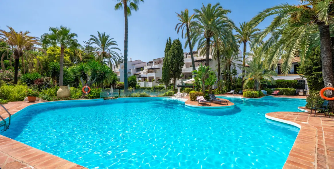 Venta de apartamento en planta baja en The Golden Mile 45
