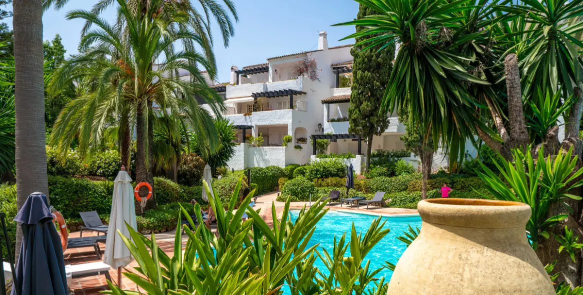 Venta de apartamento en planta baja en The Golden Mile 48