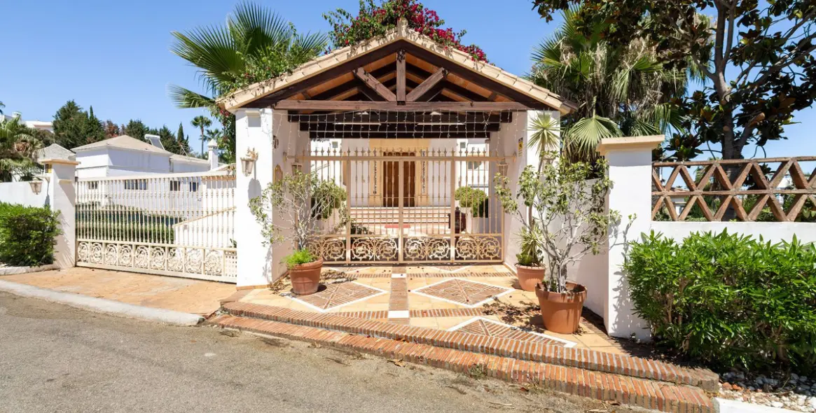 Venta de villa independiente en El Paraiso 2