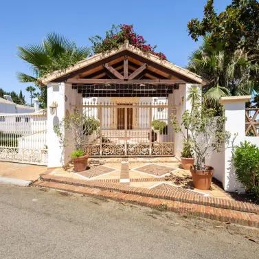 Venta de villa independiente en El Paraiso