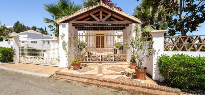Venta de villa independiente en El Paraiso 1