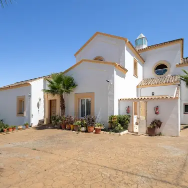 Venta de villa independiente en El Paraiso