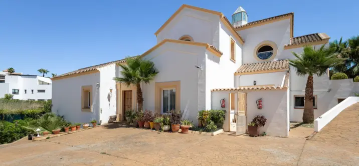 Venta de villa independiente en El Paraiso 2