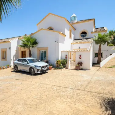 Venta de villa independiente en El Paraiso