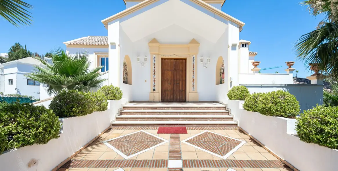 Venta de villa independiente en El Paraiso 8