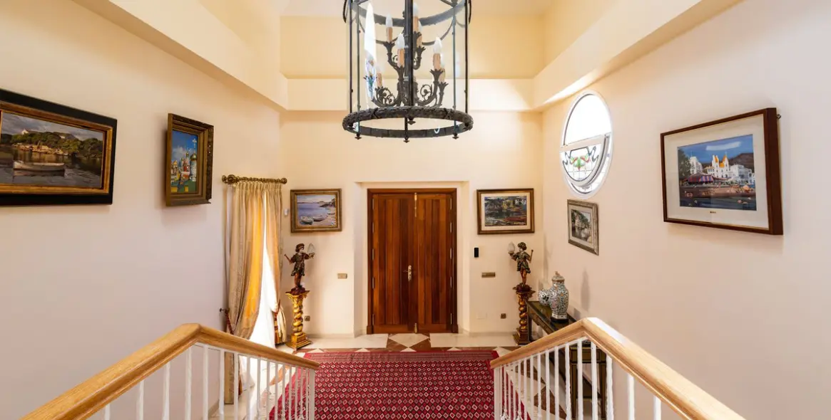 Venta de villa independiente en El Paraiso 10