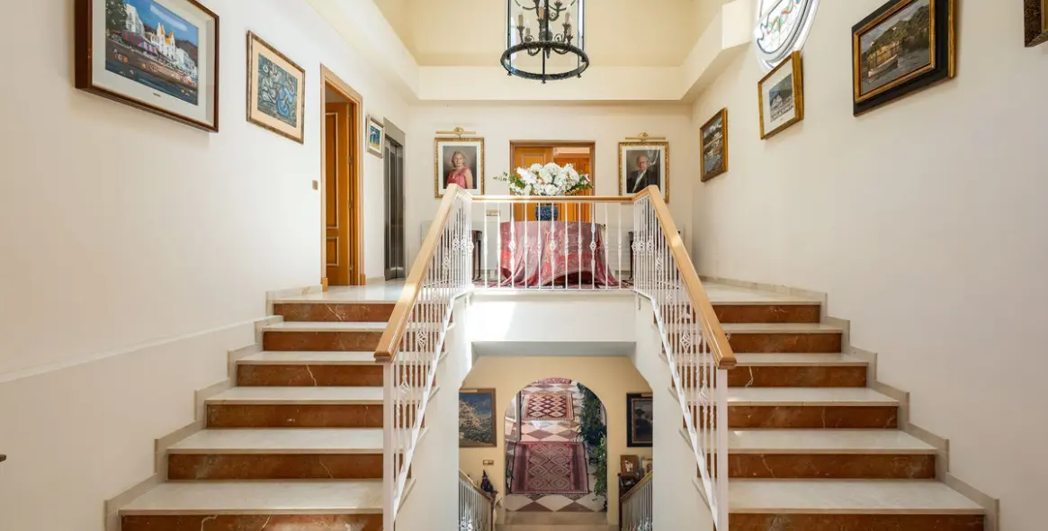 Venta de villa independiente en El Paraiso 11