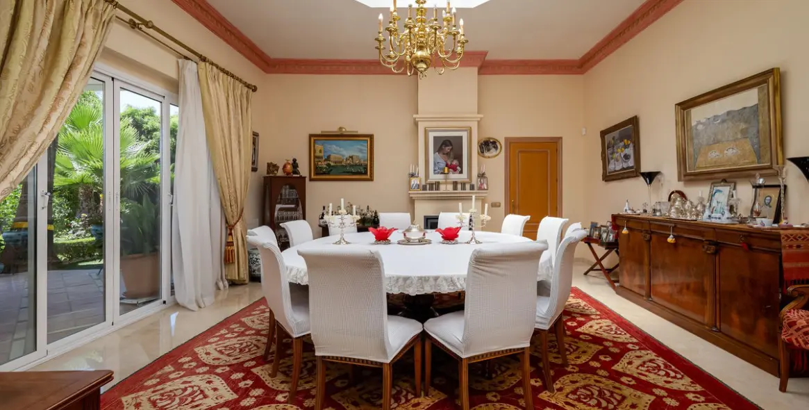 Venta de villa independiente en El Paraiso 13