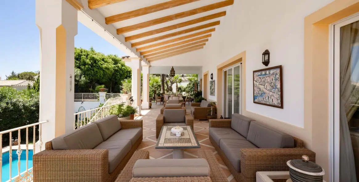 Venta de villa independiente en El Paraiso 21