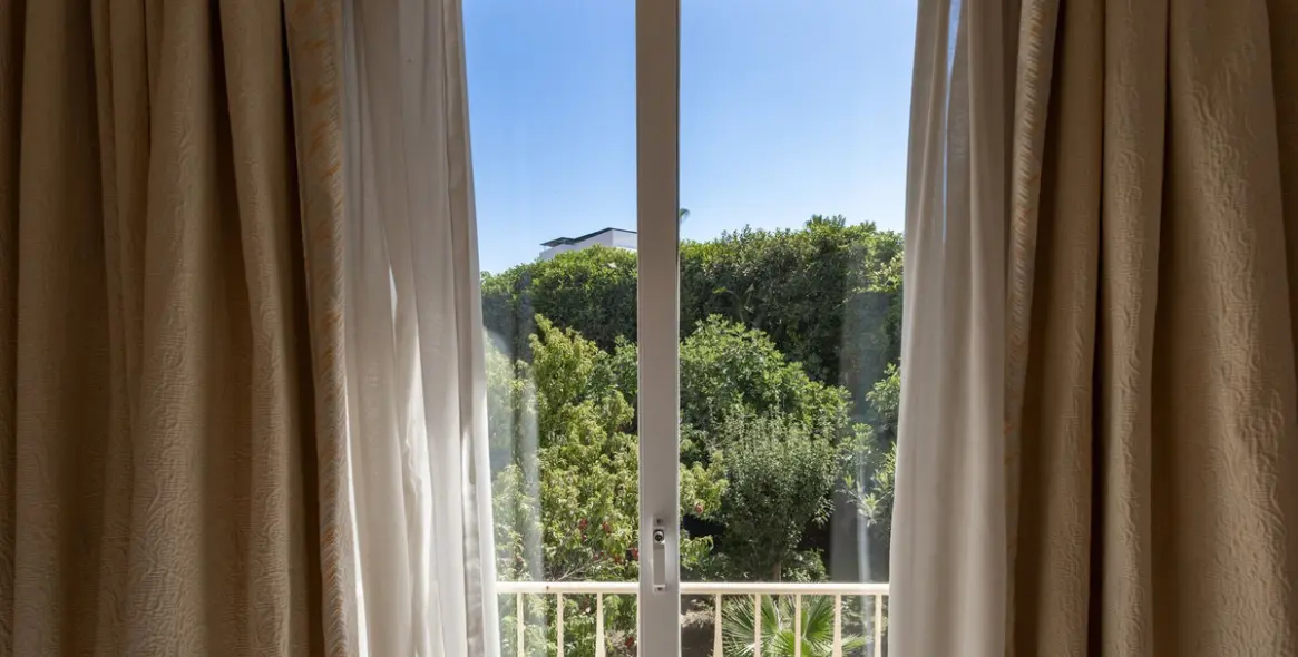 Venta de villa independiente en El Paraiso 22