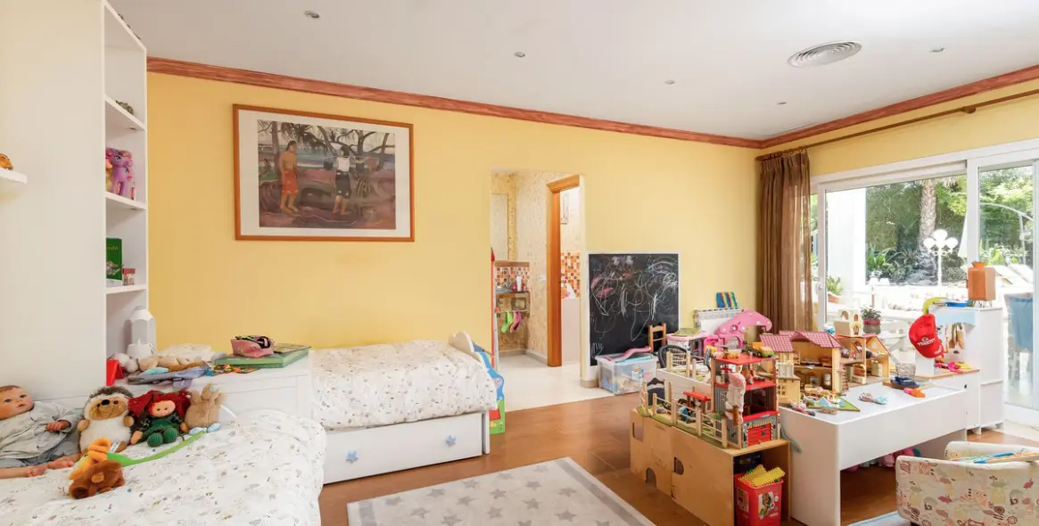 Venta de villa independiente en El Paraiso 23